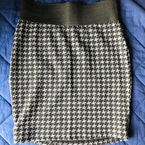 FREE WITH PURCHASE Urban Behaviour Houndstooth‎ Bodycon Skirt Size Small